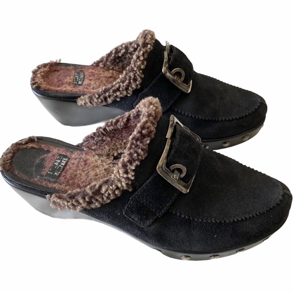 Stuart Weitzman ✦ Shearling Lined Suede Clog - Picture 4 of 10